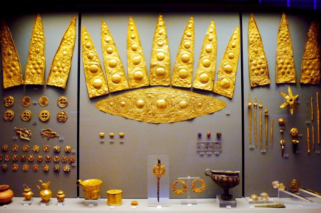 Mycenae Archaeological Museum - Gold artefacts